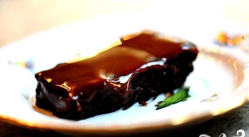 Шоколадные пирожные в глазури