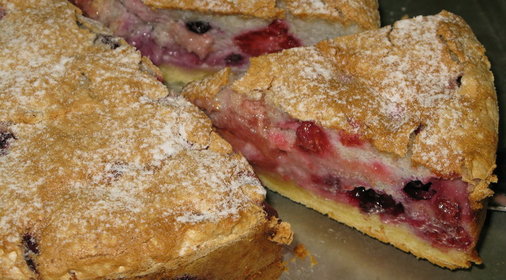 Нежнейший ягодный пирог-торт