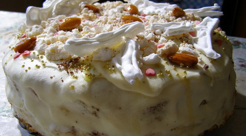 Торт с шампанским и малиной