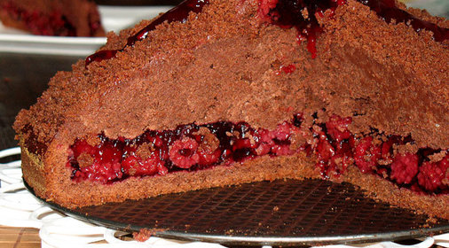Шоколадно-малиновый торт Вулкан