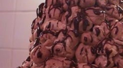 Торт Крокембуш из профитролей