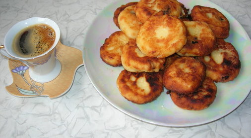 Шоколадно-ореховый торт с карамельным кремом и цельным фундуком