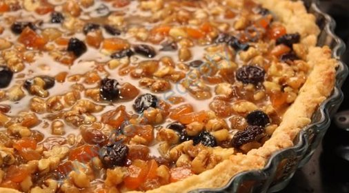 Красивый шоколадный торт с ириской