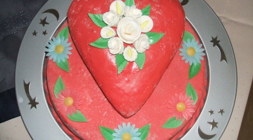 торт к дню влюблённых