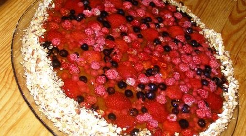 Ягодный торт с грильяжем