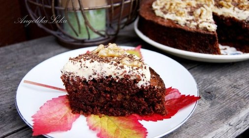 Шоколадно-свекольный торт с грецкими орехами
