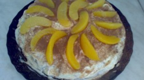 шоколадный торт с персиками