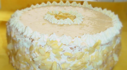 Торт из гречневой муки с карамельно-сливочным кремом