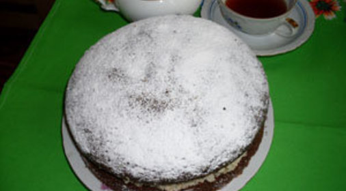 Торт со сливами