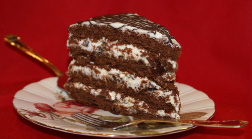 Шоколадный торт с черносливом