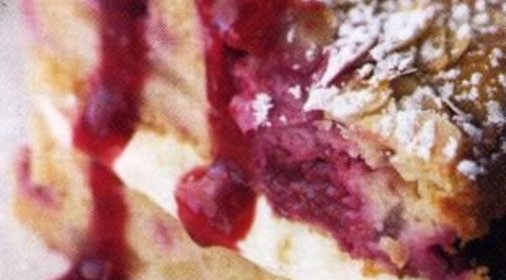 Торт с малиной, миндалем и сыром маскарпоне