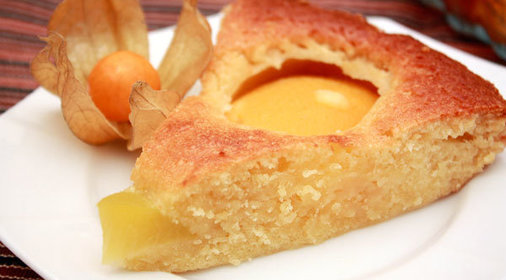 Пирог с консервированными персиками