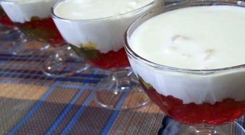 Торт шоколадно-клубничный