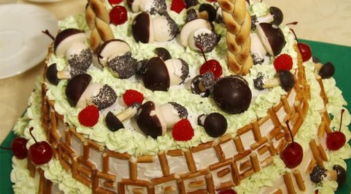 Торт Корзинка с грибами и ягодами