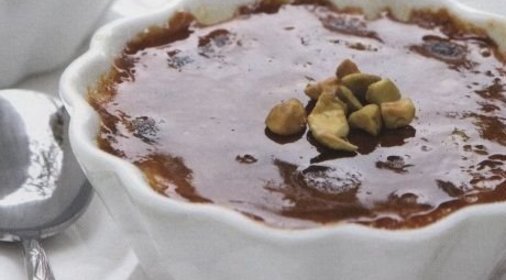 Шоколадный торт с кремом