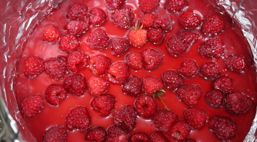 Малиновый торт с сырным и баварским кремом