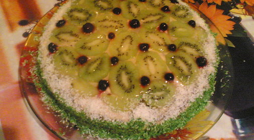 Торт со сливами и киви