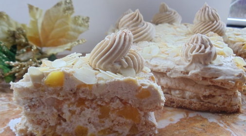 Кофейный торт с персиками и миндалем «Success»