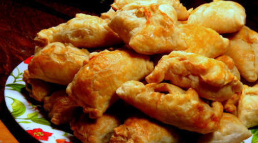 Торт без выпечки из сухарей с изюмом