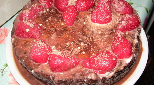 Тортик с шоколадом и клубничкой