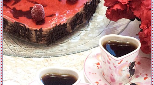 Торт с шоколадно-имбирным муссом и малиной