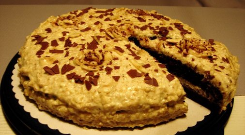Шоколадно-банановый торт с ореховым кремом