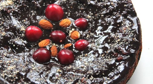 Шоколадный торт с миндалем